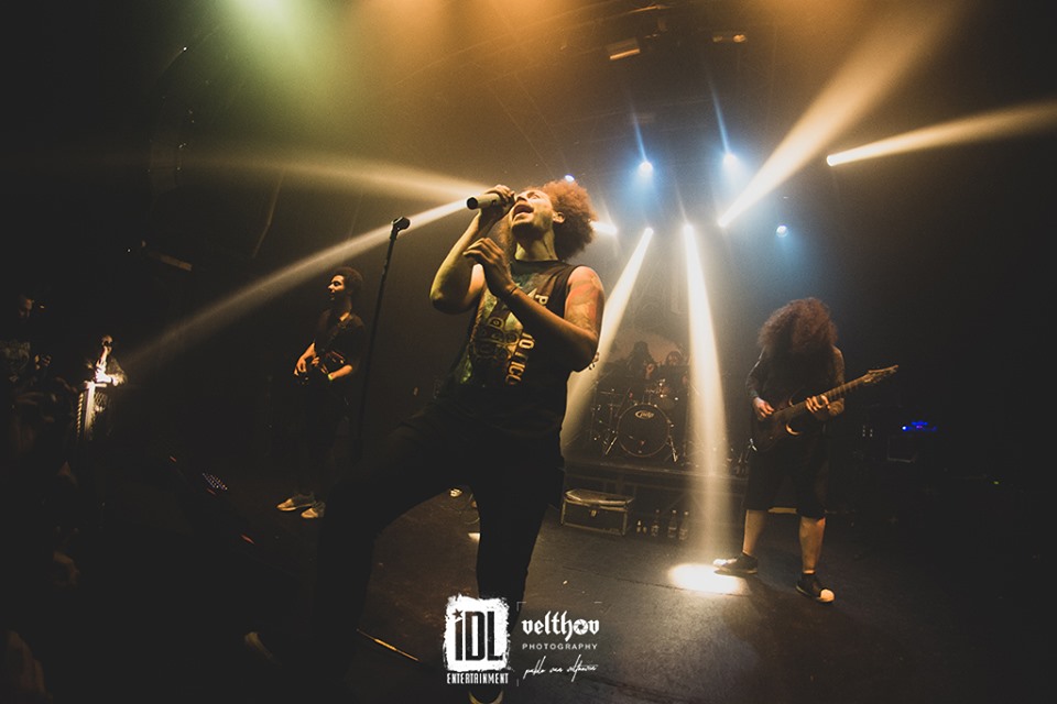 MONUMENTS y SCAR OF THE SUN en Montevideo, Uruguay (Live Review)