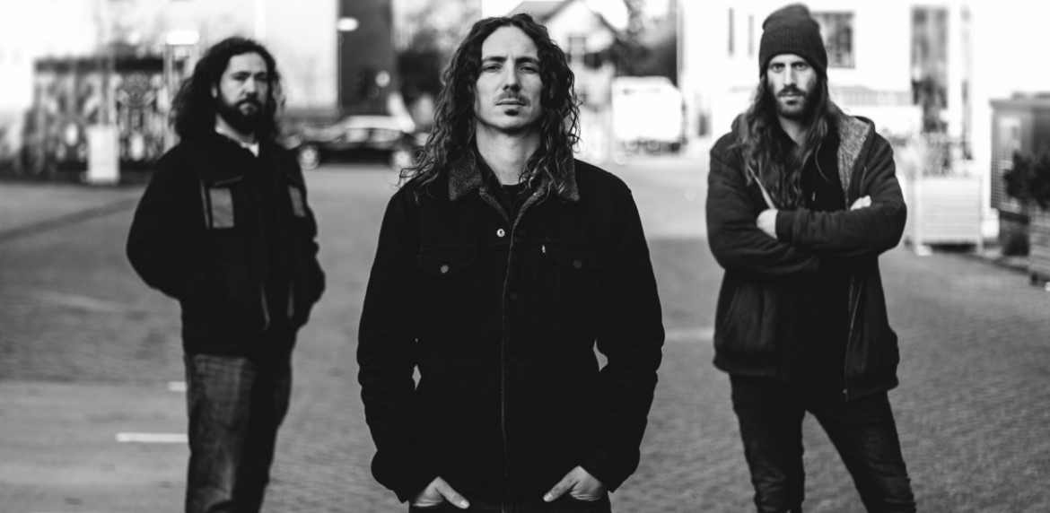 AN EVENING WITH KNIVES – Sense Of Gravity (ALBUM REVIEW)