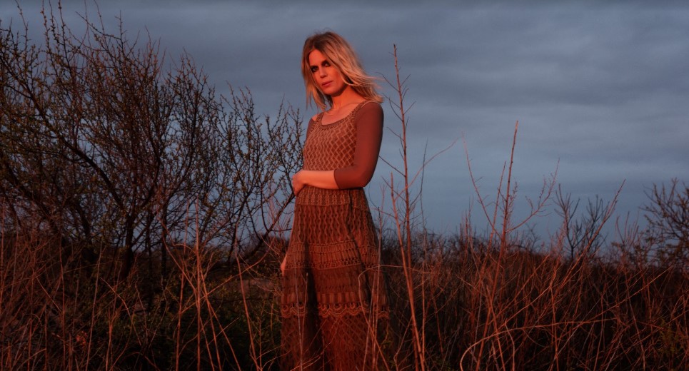 MYRKUR lanza nuevo single/video: Leaves of Yggdrasil