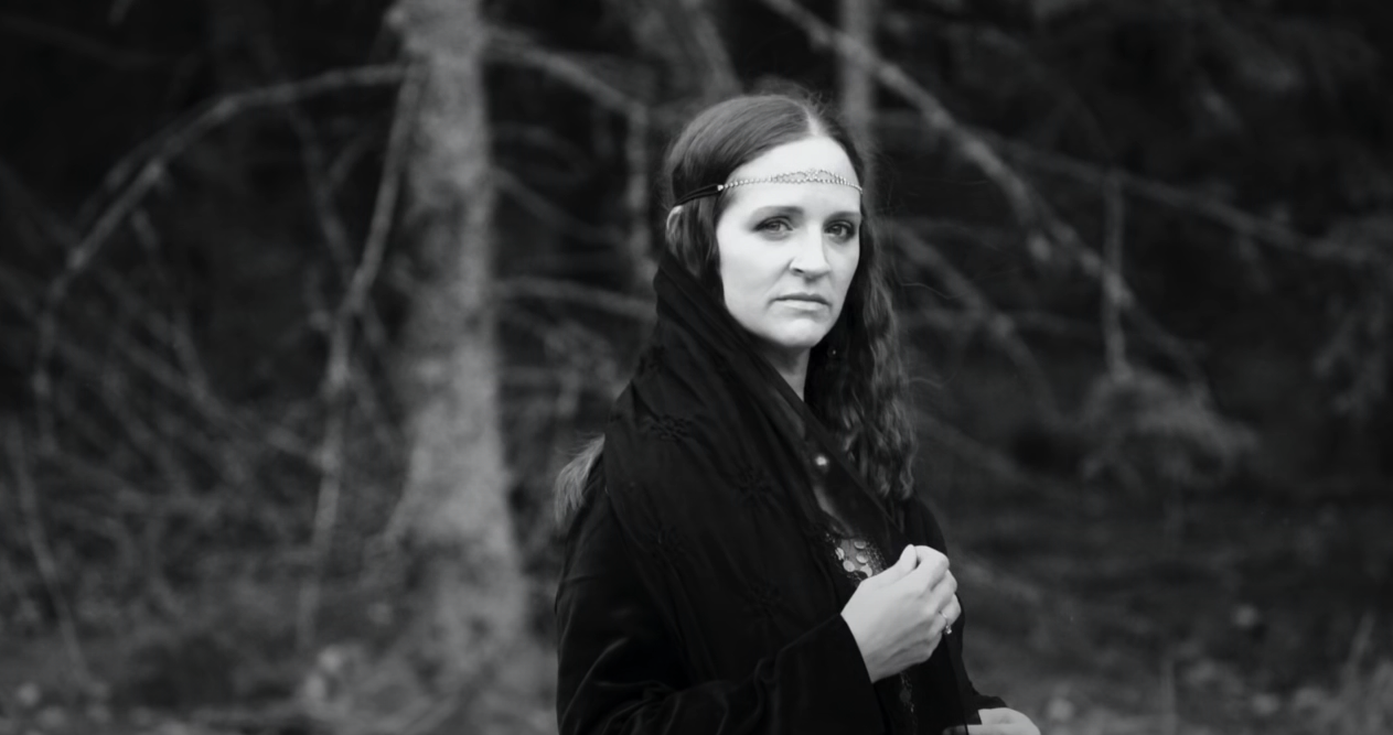 LORI LEWIS (Therion) estrena primer single de su disco debut