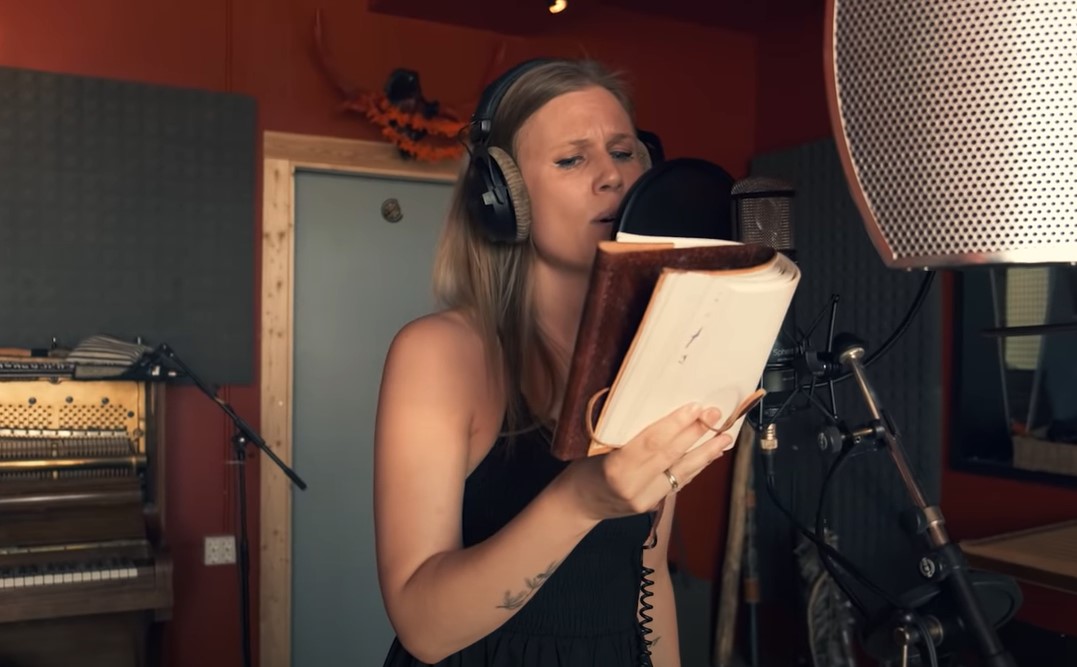 MYRKUR colabora junto a The Sims