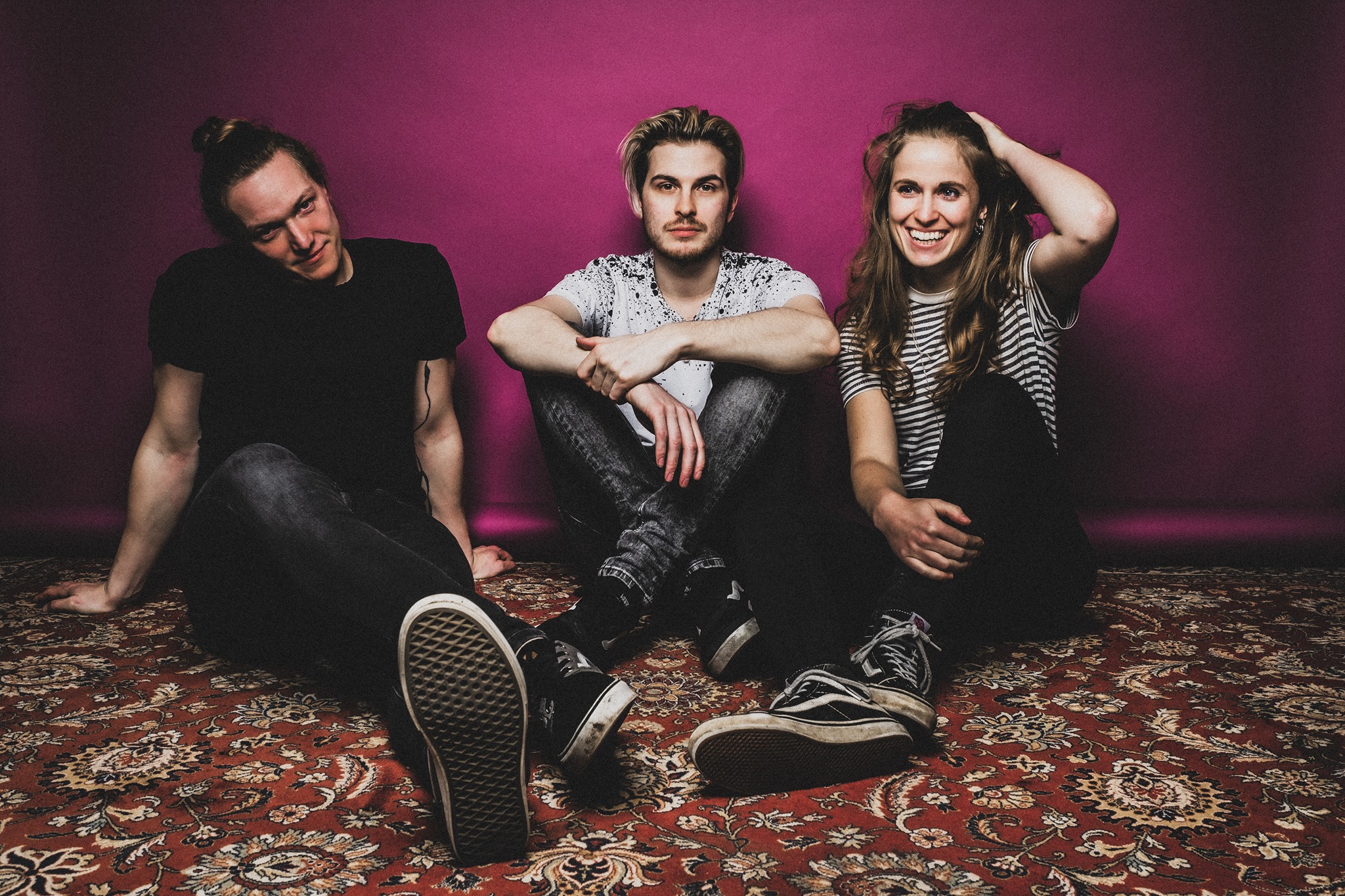 DEAR MOTHER revela el arte de su disco y novedades