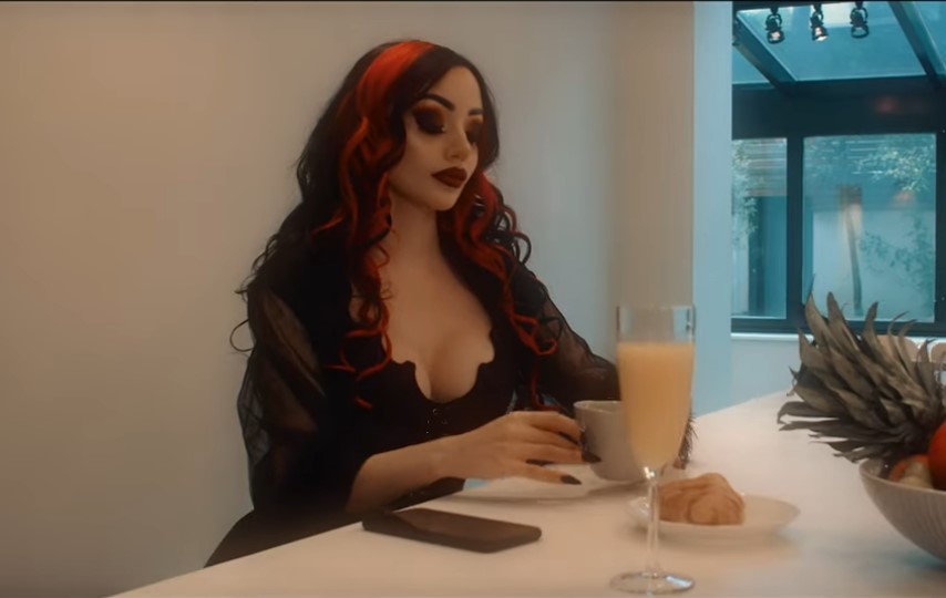 NEONFLY sorprende con nuevo video junto a Dani Divine