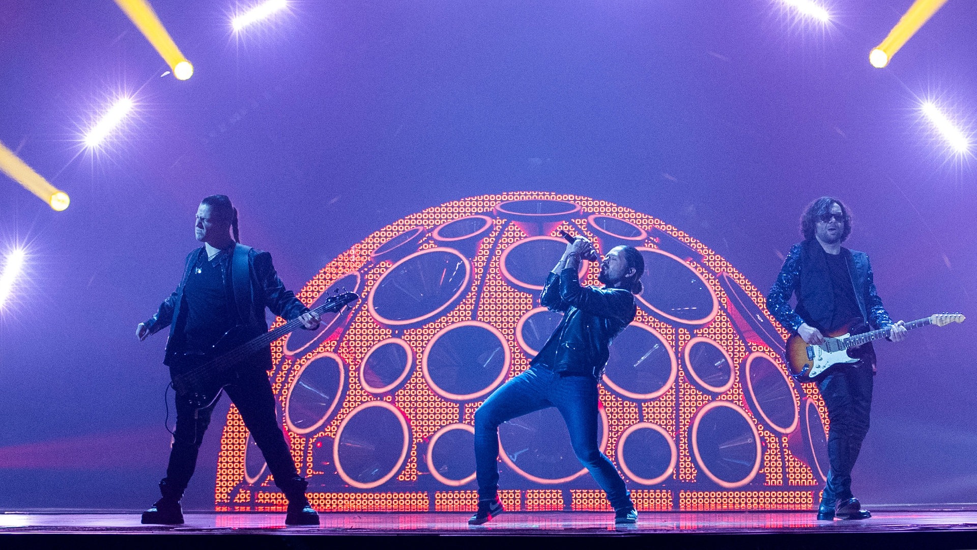 RONNIE ROMERO se la juega en las semifinales de Eurovision