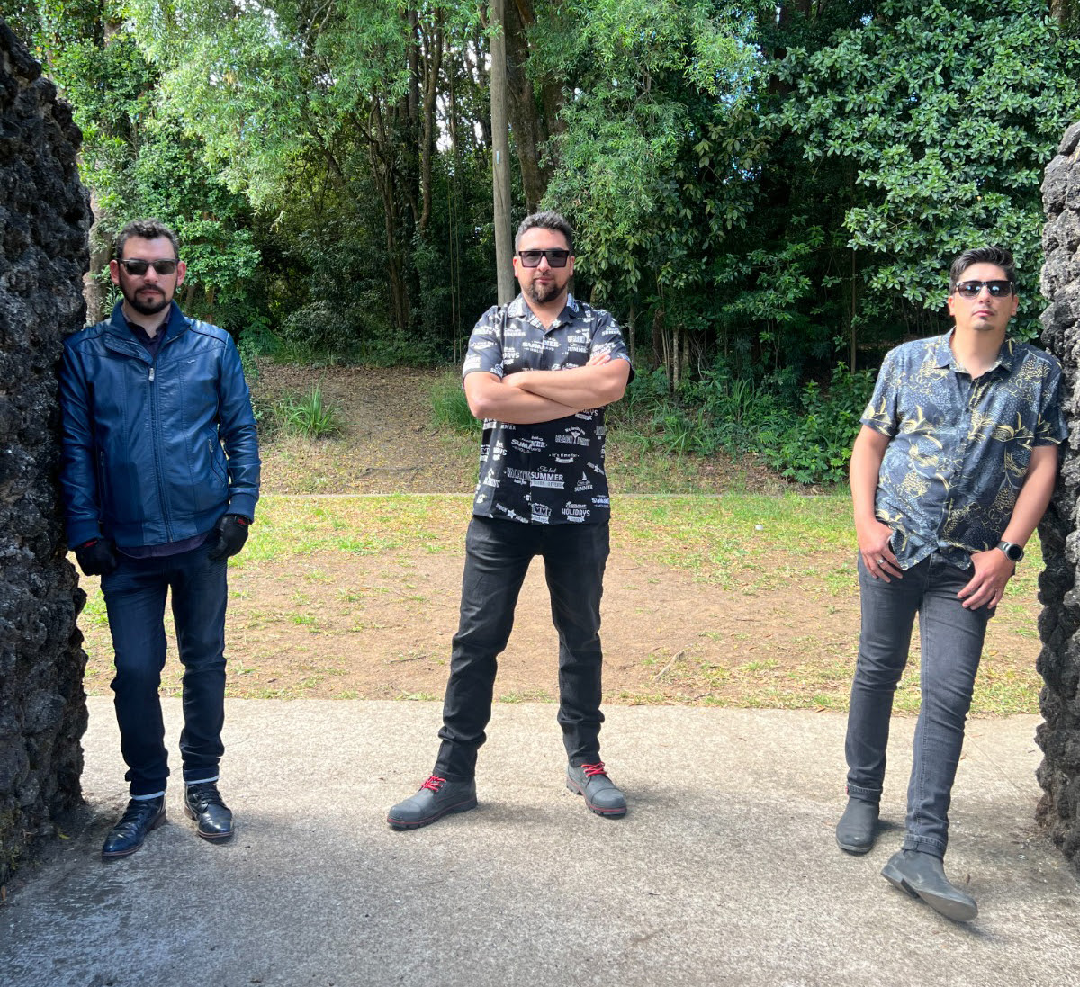 El trío puertomontino XFeniX estrena su nuevo single “Piedras en el agua”