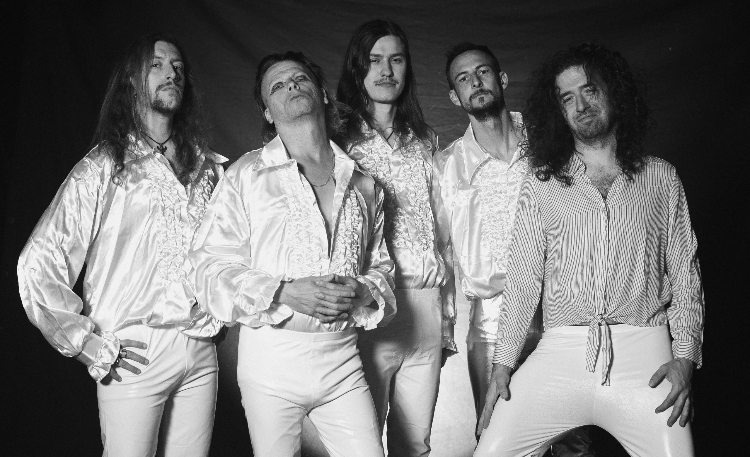 Insanity Alert rinde un hilarante tributo a Queen con “Moshemian Thrashody”