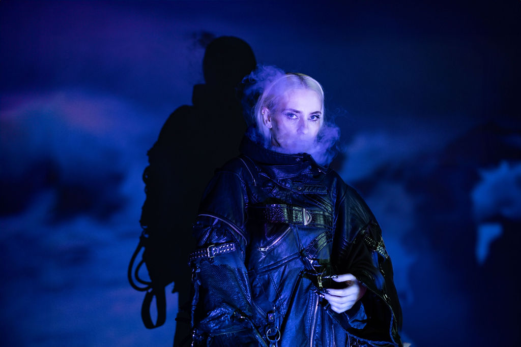 Eivør desata su furia interior con “Upp Úr Øskuni / Rise From The Ashes”