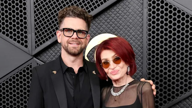 Sharon y Jack Osbourne preparan una versión digital de Ozzy impulsada por inteligencia artificial Sharon y Jack Osbourne preparan una versión digital de Ozzy impulsada por inteligencia artificial